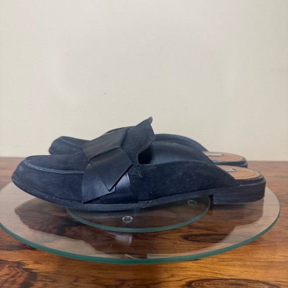 &other stories Mule Slippers in black suede - Picture 2 of 14